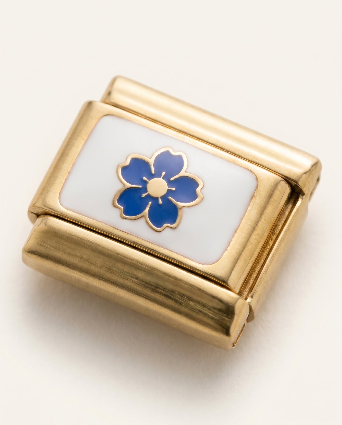 Italian Charm Blaue Blume Nahaufnahme intensive Emaille-Farbe