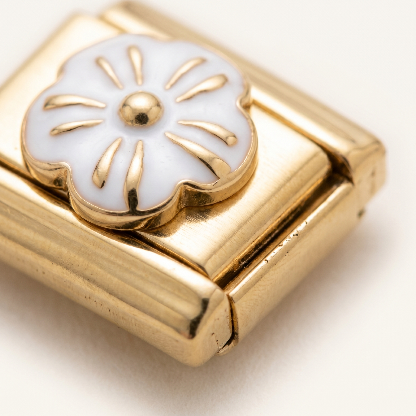 Italian Charm Weiße Blume Nahaufnahme Porzellan-Optik Blüten-Detail