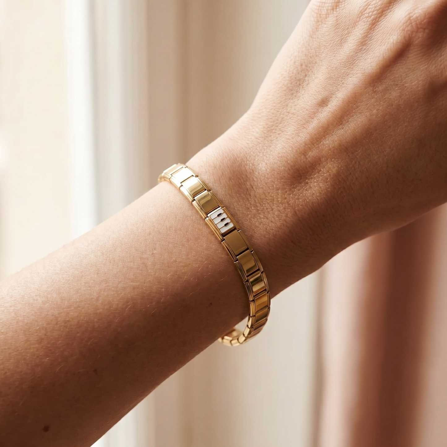 Klavier Charm am Italian Charm Armband getragen Musik-Look