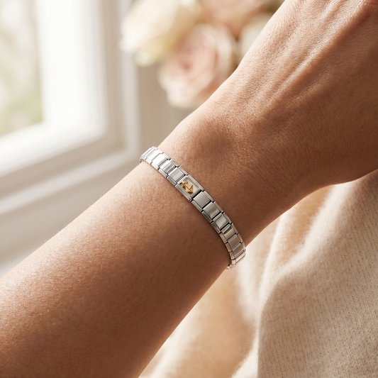 Pyramide Charm am Italian Charm Armband getragen mystischer Look