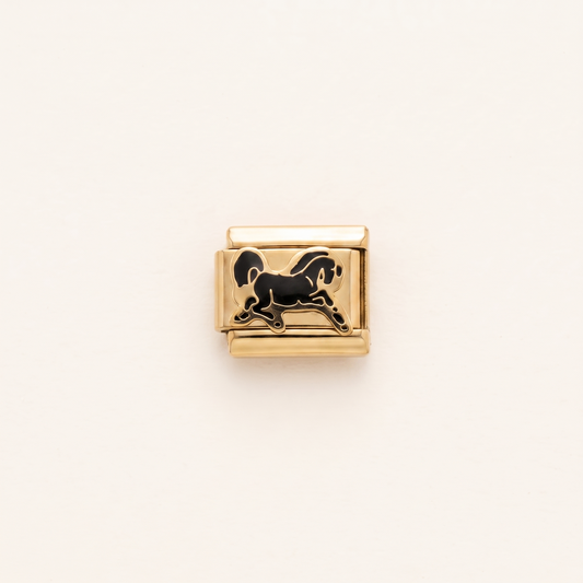 Italian Charm Schwarzes Pferd Anmut und Freiheit auf goldenem Edelstahl